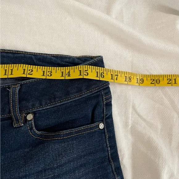 EST 1946 Denim woman’s Midrise denim shorts size 12 - Picture 6 of 8